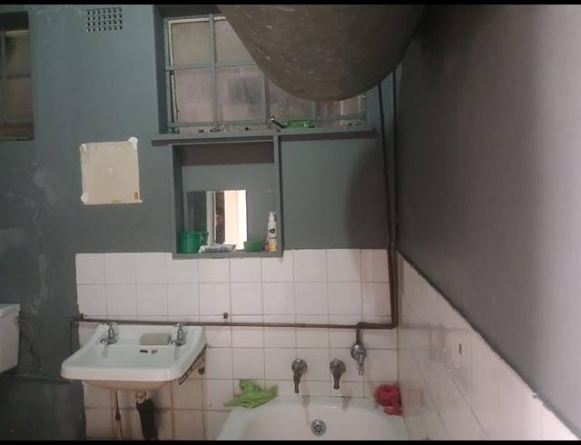 3 BEDROOM APARTMENT FOR SALE IN HILLBROW